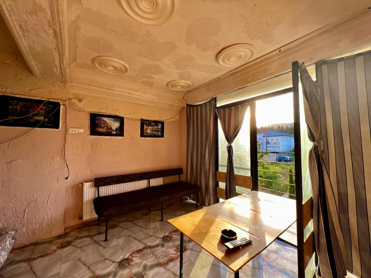 Smile Guesthouse Tbilisi Exteriör bild